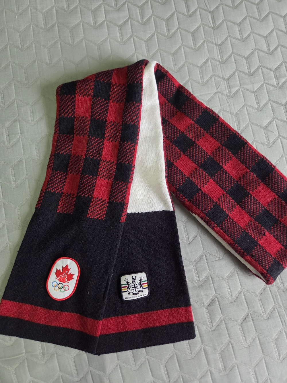 Hudson’s Bay Team Canada Olympic Scarf Red Black Buffalo Plaid Wool Knit - Picture 2 of 8